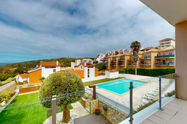 Fantástica Moradia T3+1 com vista mar,condomínio com piscina,500m da praia